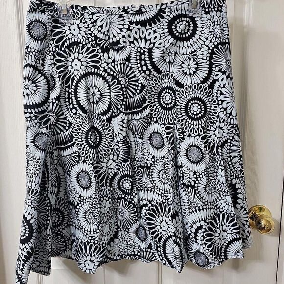 George Dresses & Skirts - George Women's Black and White Floral Medallion Print Cotton A-Line Skirt Size 8